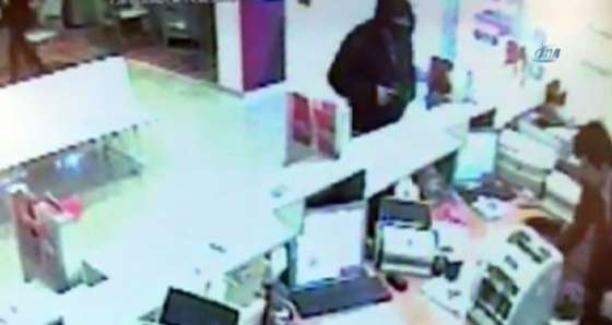 Üsküdar'daki banka soygunu güvenlik kamerasında