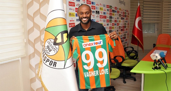 Vagner Love, 2 yıl daha Alanyaspor'da