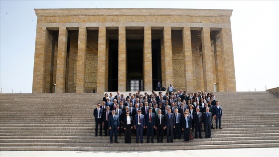 Vakıflar Genel Müdürlüğü heyetinden Anıtkabir'e ziyaret