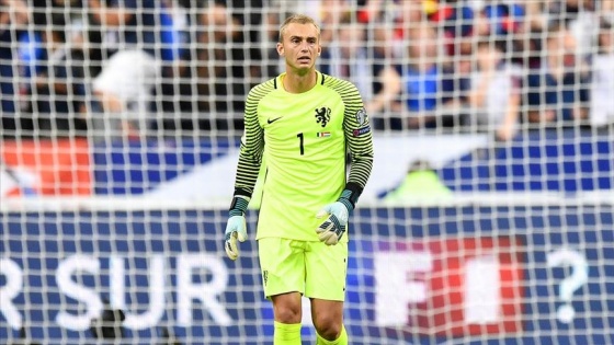 Valencia kaleci Cillessen'i kadrosuna kattı