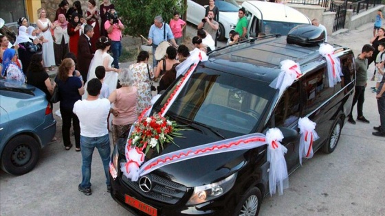 Valinin makam aracı şehit kardeşinin gelin arabası oldu