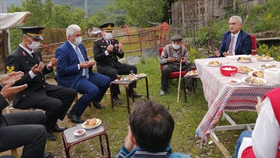 Valinin şehit ailesini ziyaretinde ilginç tesadüf ortaya çıktı