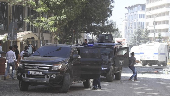 Van'da bomba yüklü araçla terör saldırısı