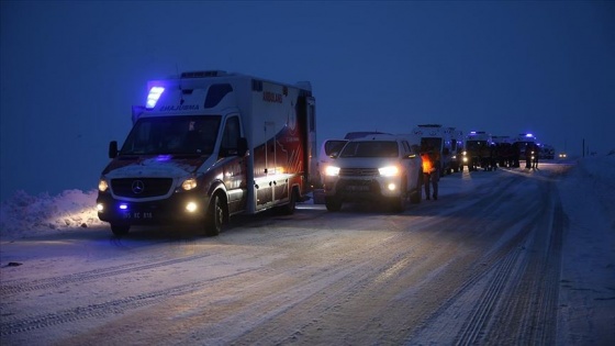 Van'da çığ düşen bölgedeki arama kurtarma çalışmalarına ara verildi