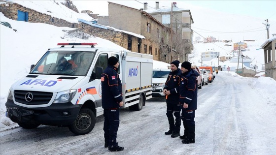 Van'da çığın düştüğü bölgede arama çalışmaları başlatıldı