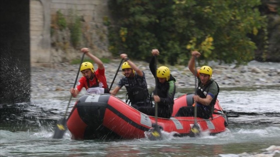 Van'da düzenlenen Türkiye Rafting Şampiyonası devam ediyor