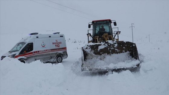 Van&#039;da hamile kadının imdadına ekipler yetişti