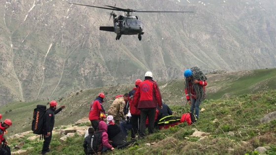 Van'da kayalıktan düşen kadın 4 saatte kurtarıldı