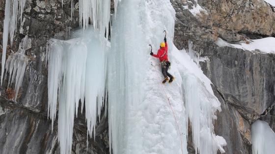 Van'daki buz şelalesi ünlü dağcıları ağırlıyor