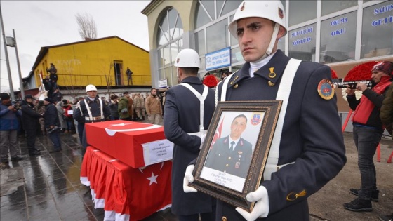 Van'daki çığ düşmesinde şehit olan Karslı Uzman Çavuş son yolculuğuna uğurlandı