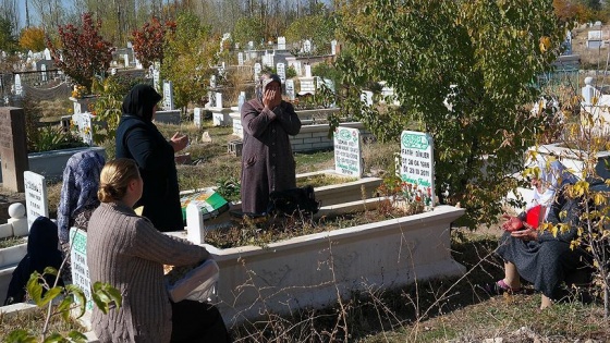 Van depreminde hayatını kaybedenler anıldı