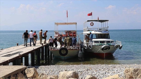 Van Gölü'nde teknenin batması sonucu kaybolan 2 kişinin daha cesedi bulundu