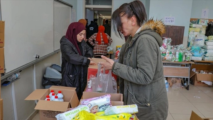 Van ve Bitlis'te depremzedeler için 