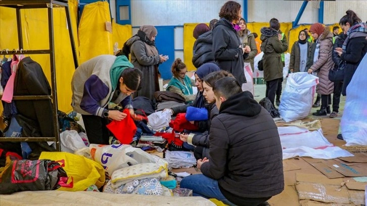 Van ve Muş'tan deprem bölgelerine yardımlar devam ediyor