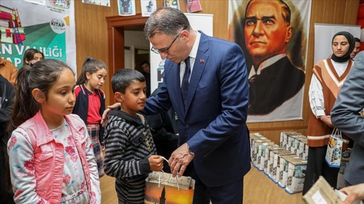 Van'da 65 bin kitap PTT kargo aracılığıyla öğrencilere ücretsiz ulaştırıldı