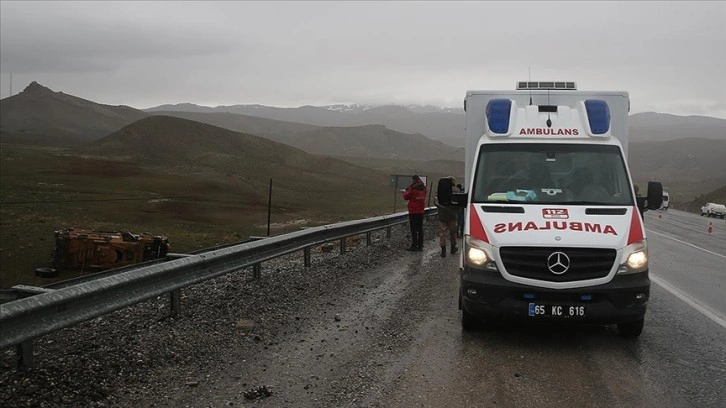 Van'da askeri aracın devrilmesi sonucu bir asker yaralandı