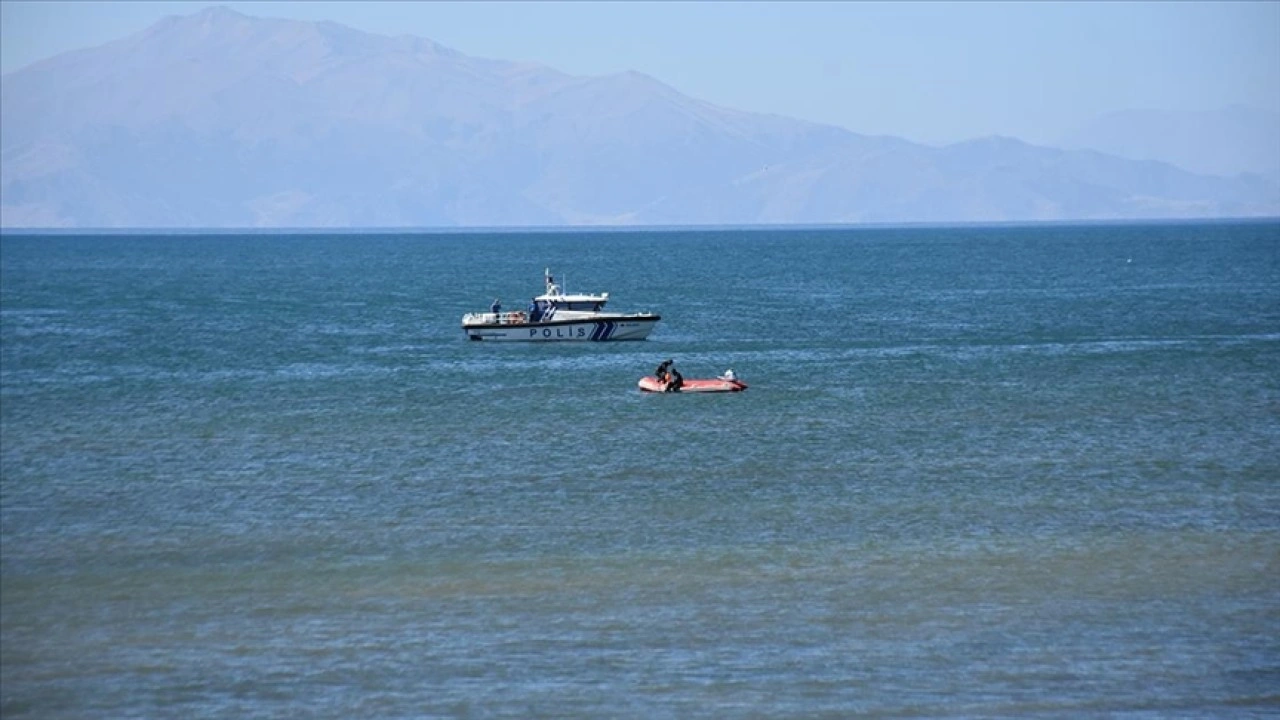 Van'da kaybolan üniversite öğrencisini arama çalışmaları sürüyor