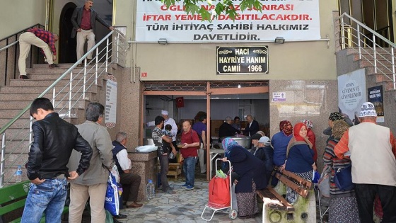 Vasiyeti üzerine 27 yıldır iftar dağıtılıyor