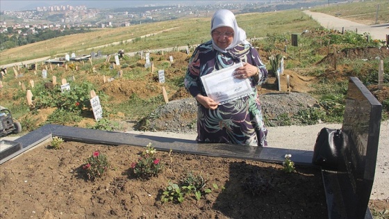 Vefat eden eşine verdiği sözü yerine getirdi, 75 yaşında liseden mezun oldu