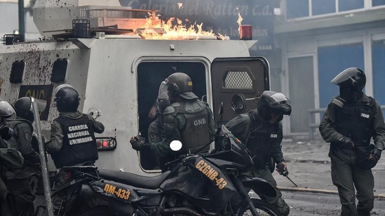 Venezuela'da askeri üsse saldırı