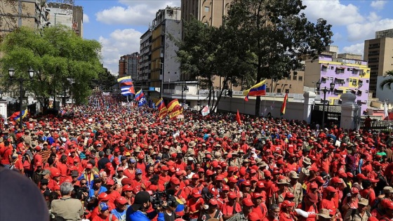 Venezuela’da 'muhalefet' sokakta toplantı, 'iktidar' yürüyüş yapacak