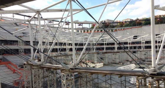 Vodafone Arena'nın çatısı yükseliyor