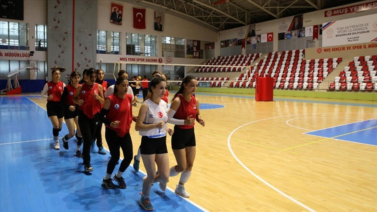 Voleybolda 2. Lig hedefine ulaşan Muşlu kızlar, yeni şampiyonluk peşinde