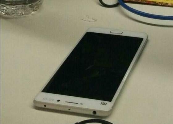 Çinli Xiaomi MI5'in beyaz renklisi görüntülendi