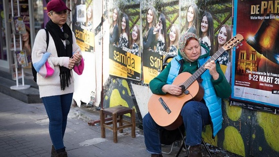 Yabancı gelin hayata gitarıyla tutundu