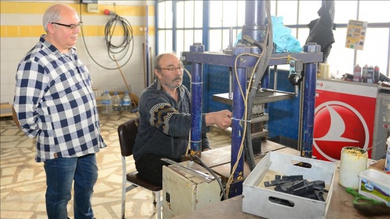 Yabancı hava yolu firmaları için mutfak ekipmanı üretiyor