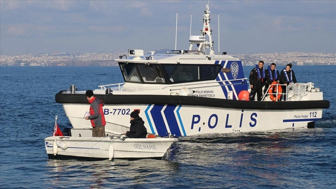 Yalova'da gönüllü polisler zorlu eğitimlerle gemi adamı olmaya hazırlanıyor