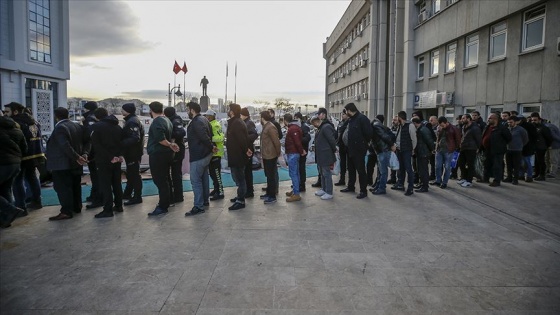 Yaptıkları işkencelerin videosunu çektikleri iddiasıyla gözaltına alınan 22 şüpheli adliyede