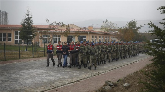 Yarbaylardan 'gerekirse kafalarına sıkın' talimatı