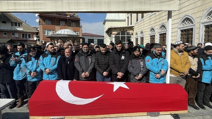 Yardıma gittiği deprem bölgesinde kalp krizi geçiren dernek görevlisi Kocaeli'de defnedildi