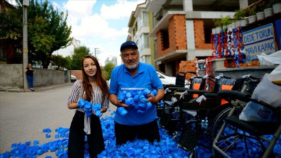 Yardımsever dede ve torununun sosyal medya hesabını çaldılar