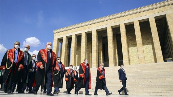 Yargıtay üyelerinden adli yıl açılışı dolayısıyla Anıtkabir'e ziyaret
