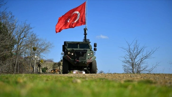 Yasa dışı yollardan Yunanistan'a geçmeye çalışan 13'ü FETÖ mensubu 18 kişi yakalandı