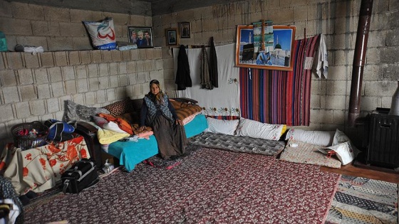 Yaşlı kadının dükkandan bozma odada yaşama mücadelesi