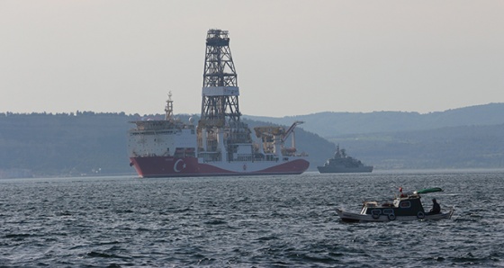 Yavuz gemisi Çanakkale Boğazı'ndan geçti