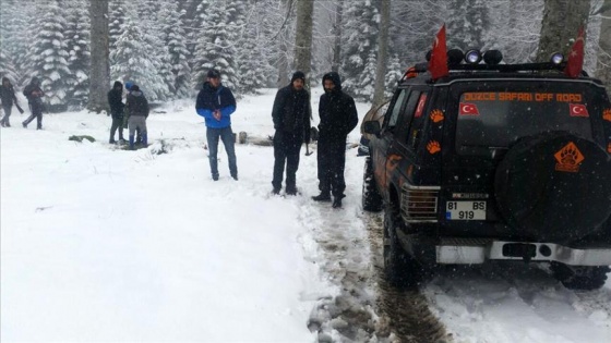 Yaylada kar nedeniyle mahsur kalan 12 kişi kurtarıldı