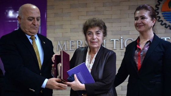 Yazar Nursel Duruel, Mersin Kenti Edebiyat Ödülü'nün sahibi oldu