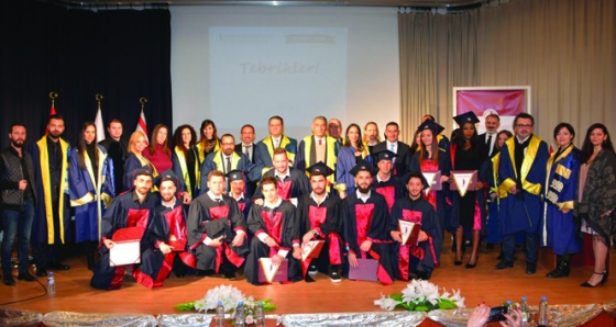 YDÜ yeni nesil iletişimcileri diplomalarını aldı