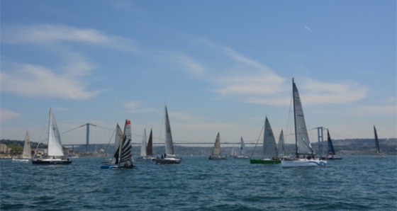 Yelkenler İstanbul Boğazı'nı süsledi