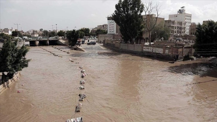 Yemen'in kuzeyi ve batısındaki sellerde son birkaç saat içinde 58 kişi hayatını kaybetti