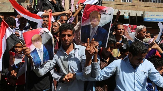 Yemenliler Sokotra'daki BAE destekli silahlı oluşumları protesto etti