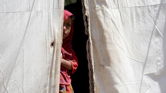 Yemenliler yaprak yiyerek hayatta kalmaya çalışıyor