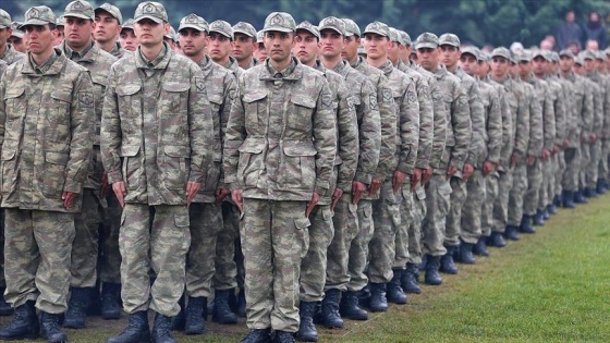 Yeni askerlik sisteminin ilk yedek astsubayları yemin etti