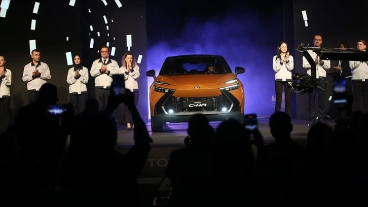 Yeni Toyota C-HR PHEV üretim hattından çıktı