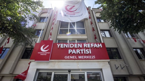 Yeniden Refah Partisi tabelasını astı