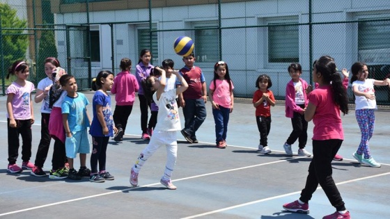 Yerleştikleri Trabzon'da sporla tanıştılar